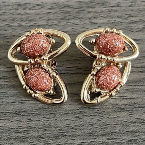 Vintage Goldstone Clip on Earrings 1960s Gold Tone Modernist Retro - Picture 1 of 4